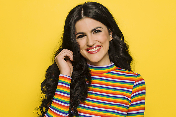 포토 JPG 해외이미지 모델 라이프스타일 긴머리 헤어스타일 여자 행복 얼굴 한명 웃음 사람 기쁨 긍정 고립 노란배경 스타일 해외포토 1 감정 백그라운드 컨셉 표정 생활 신체부위 노란색 파일형식 이미지허브