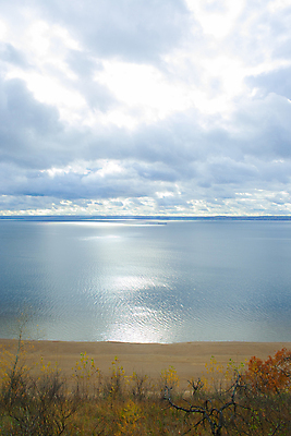 포토 JPG 해외이미지 구름 계절 호수 바다 여행 백그라운드 자연 하늘 풍경 사람없음 야외 초록색 물 여름 파란색 빛 강 태양 반사 우주 맑음 가을 흰색 오픈 저녁 11월 러시아 지역 10월 내추럴 수평선 카피스페이스 해외포토 자연요소 유럽 컬러 날씨 공백 날짜 야간 생태계 파일형식 이미지허브