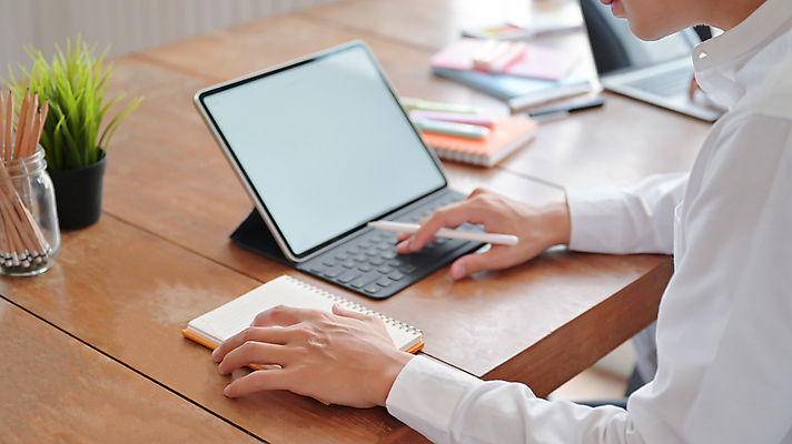 포토 JPG 해외이미지 직업 라이프스타일 인터넷 비즈니스 통신 회의 노동자 거리 주택 직장 건강 동양인 사람없음 노트북 컴퓨터 사무실 디지털 고통 업무 비즈니스우먼 네트워크 바이러스 어플리케이션 보호 연결 동료 온라인 동영상 보험 소셜 프리랜서 해외포토 여자 감정 컨셉 회사 관계 인종 건물 생활 전자제품 작업 직장인 파일형식 이미지허브