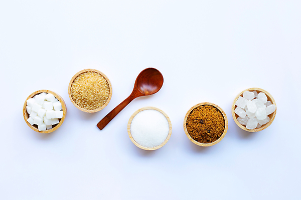 포토 JPG 해외이미지 식재료 실내 종류 사람없음 조미료 달콤 설탕 흰배경 나무숟가락 나무그릇 황설탕 해외포토 그릇 백그라운드 내부 목재 숟가락 흰색 맛 향미료 파일형식 이미지허브