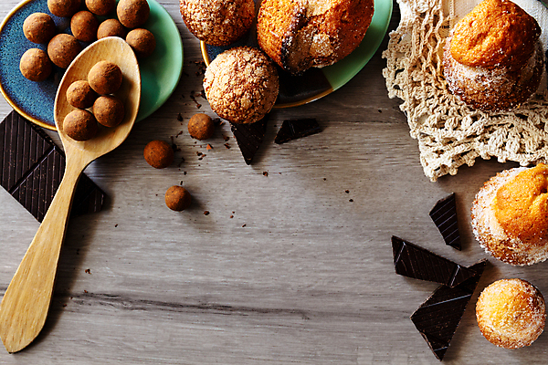 포토 JPG 해외이미지 할머니 음식 조각 백그라운드 잎 서기 사람없음 장식 초록색 갈색 케이크 초콜릿 검은색 어둠 수확 축하 신선 생일 달콤 아침식사 설탕 컵케이크 굽기 크림 묘사 칼로리 부스러기 페스츄리 핸드메이드 개조 해외포토 식물 여자 기념일 노년 빵 컬러 컨셉 농업 모션 디저트 식사 맛 구이 파일형식 이미지허브