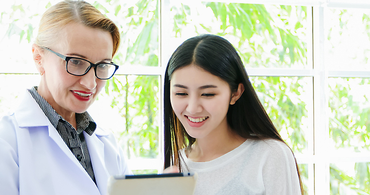 포토 JPG 해외이미지 직업 여자 유니폼 주택 건강 병원 대화 설명 두명 치료 알약 약 믿음 디지털 환자 간호사 의사 침대 네트워크 위생 결과 연결 간호 서비스 방문 온라인 병실 돌봄 주목 치료사 치유 해외포토 옷 감정 가구 컨셉 의학 모션 말하기 사람 건물 의료진 파일형식 이미지허브