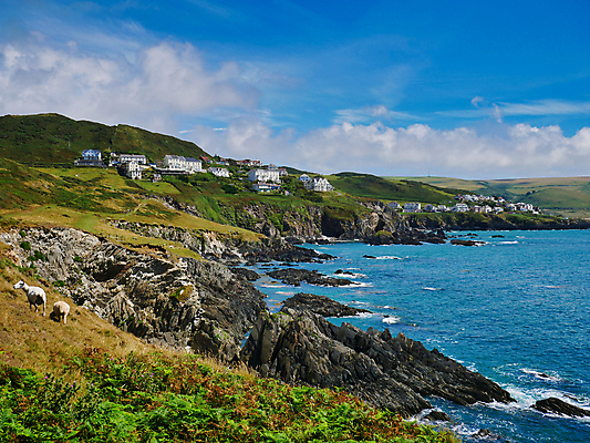 포토 JPG 해외이미지 바다 자연 영국 잉글랜드 풍경 사람없음 야외 가로 세로 여름 햇빛 여행객 걷기 맑음 절벽 하이킹 바위 타운 석판 울퉁불퉁 헤드랜드 해외포토 계절 유럽 모션 레저 날씨 사람 태양 돌_바위 도시 생태계 파일형식 이미지허브