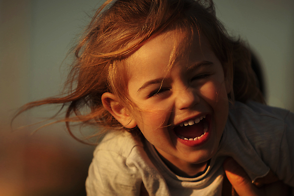 포토 JPG 해외이미지 백인 라이프스타일 공원 남자 행복 감정 얼굴 어린이 장난 놀이 건강 한명 미소 웃음 사람 소년 야외 여름 기쁨 자유 게임 표현 아기 즐거움 걸음마 해외포토 서양인 1 계절 공공시설 컨셉 모션 표정 생활 신체부위 파일형식 이미지허브