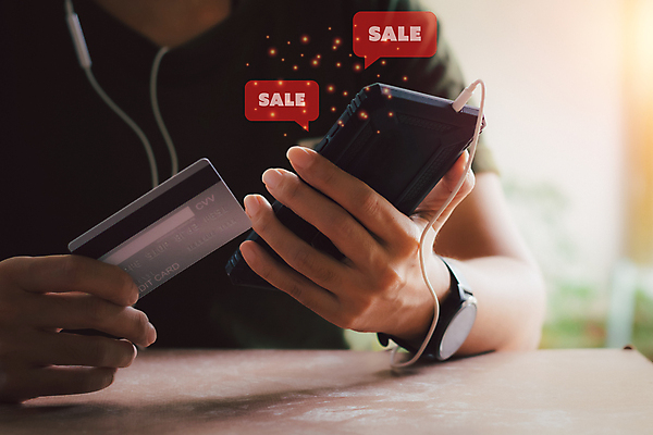 포토 JPG 해외이미지 라이프스타일 손 백그라운드 컨셉 인터넷 비즈니스 통신 모바일 실내 사람 사람없음 내부 스마트폰 핸드폰 세일 상점 디지털 스크린 공백 터치 잡기 시장 어플리케이션 구매 소프트포커스 연결 쇼핑몰 무선전화기 전화기 고객 스마트 상업 소매 온라인 슈퍼마켓 목업 해외포토 모션 촬영기법 생활 신체부위 전자제품 스마트기기 쇼핑 파일형식 이미지허브