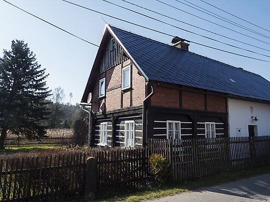 포토 JPG 해외이미지 나무 도로 길 여행 건축양식 자연 하늘 휴가 벽돌 산 주택 풍경 사람없음 야외 건물 목재 초록색 파란색 빛 컬러풀 마을 봄 바위 시골 시간 황금 작음 오두막 속도 시골집 체코 보헤미아 옛날 해외포토 식물 건축물 계절 건축 유럽 컬러 재료 교통시설 돌_바위 크기 생태계 파일형식 이미지허브