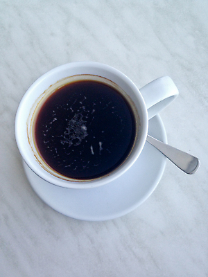 포토 JPG 해외이미지 커피 음료 사람없음 컵 숟가락 카페 흰색 신선 뜨거움 플랫 정상 슛 라떼 카페인 해외포토 식기 컬러 수저 상점 파일형식 이미지허브