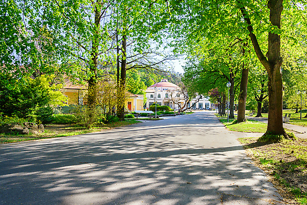 포토 JPG 해외이미지 구름 섬 하늘 휴가 휴식 주택 건강 사람없음 건물 치료 여름 햇빛 약 스파 목욕 뜨거움 역사 약초 휴양지 테라피 내추럴 돌봄 슬로바키아 해외포토 자연요소 건축물 계절 유럽 컨셉 의학 모션 태양 뷰티 청결 장소 풀_식물 파일형식 이미지허브