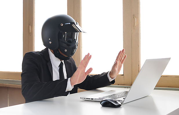 포토 JPG 해외이미지 컨셉 비즈니스 미래 기술 한명 사람 노트북 컴퓨터 디지털 공책 정보 마음 작업 비즈니스맨 스마트 로봇 뇌 전자 교체 그만 지능 휴머노이드 AI_인공지능 해외포토 1 남자 문구용품 전자제품 직장인 파일형식 이미지허브