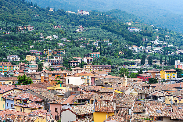 포토 JPG 해외이미지 유럽 호수 여행 건축양식 자연 하늘 지붕 휴가 주택 안테나 파노라마 풍경 사람없음 건물 초록색 여름 파란색 도시풍경 여행객 마을 탑 이탈리아 보트 역사 타일 언덕 알프스 장면 타운 옛날 해외포토 건축물 계절 건축 나라 컬러 배_교통 통신 촬영기법 사람 도시 생태계 파일형식 이미지허브