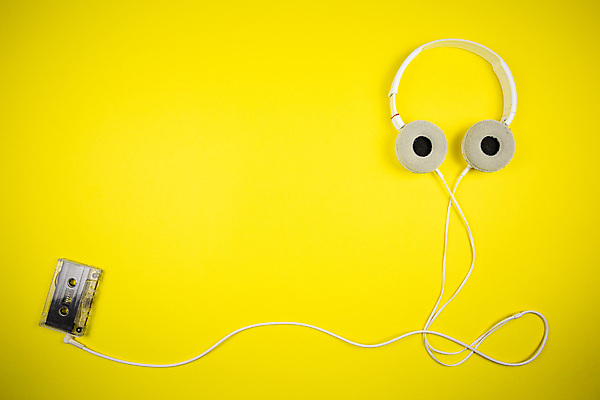 포토 JPG 해외이미지 디자인 음악 백그라운드 비즈니스 모바일 사람없음 컴퓨터 디지털 검은색 헤드폰 소리 듣기 장비 CD 흰색 카세트테이프 코드 볼륨 연결 휴대용 DJ 마이크 오브젝트 오디오 철사 스테레오 진행 고립 해외포토 컬러 음향기기 모션 문화예술 전자제품 파일형식 이미지허브