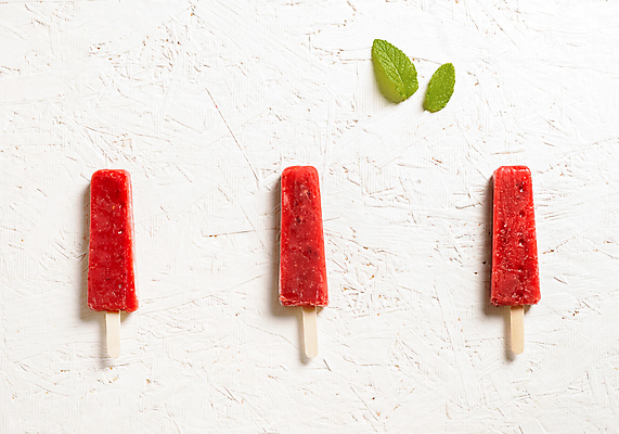 포토 JPG 해외이미지 열매 음식 백그라운드 잎 과일 재료 딸기 아이스크림 디저트 건강 3 사람없음 빨간색 초록색 빛 얼음 블록 추위 흰색 신선 막대기 달콤 맛 정상 시원함 먹기 민트 허브 상쾌 서리 봉 팝 핸드메이드 카피스페이스 비건 해외포토 자연요소 식물 감정 컬러 컨셉 모션 공백 채식주의자 파일형식 이미지허브