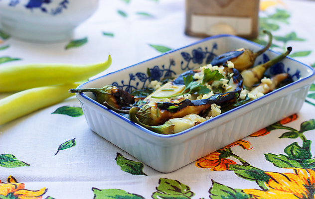 포토 JPG 해외이미지 전통 접시 음식 백그라운드 다이어트 채소 재료 고추 탁자 파프리카 파슬리 건강 마늘 요리 사람없음 초록색 주방 식사 저녁식사 샐러드 가을 흰색 시골 직물 신선 뜨거움 양념 사발 맛 그릴 굽기 먹기 향신료 유기농 매움 날것 후추 점심식사 채식주의자 비건 해외포토 식기 웰빙 계절 컬러 가구 컨셉 모션 주방용품 사기그릇 구이 채식 향미료 파일형식 이미지허브