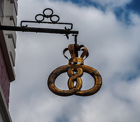 포토 JPG 해외이미지 전통 디자인 유럽 음식 빵 여행 백그라운드 비즈니스 건축양식 거리 간판 독일 매달리기 요리 사람없음 야외 장식 상점 금속 식사 카페 빵집 수확 도시 화려 황금 심볼 사인 무역 복고 구식 마케팅 옛날 제빵사 페스츄리 핸드메이드 바이에른 브레첼 해외포토 직업 건축 나라 산업 컨셉 농업 모션 재질 디저트 파일형식 이미지허브