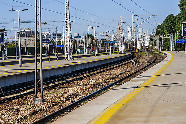 포토 JPG 해외이미지 유럽 선 여행 교통시설 항해 사람없음 야외 여행객 금속 화물 도시 역 도착 창고 출발 출퇴근 트랙 일반 단상 폴란드 루트 방법 선로 터미널 통근 바르샤바 해외포토 나라 교통 컨셉 배_교통 비즈니스 재질 사람 운송업 시설 출근 파일형식 이미지허브
