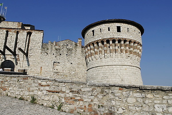 포토 JPG 해외이미지 외관 유럽 건축양식 풍경 사람없음 가로 문 탑 이탈리아 바위 도시 중세 역사 중앙 북쪽 타운 옛날 정문 해외포토 건축물 건축 나라 돌_바위 방향 파일형식 이미지허브