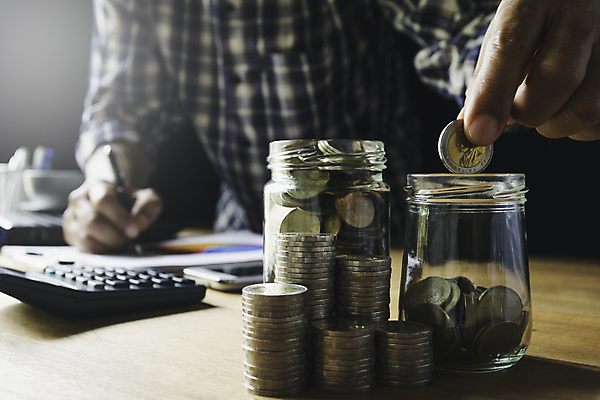 포토 JPG 해외이미지 손 백그라운드 컨셉 돈 비즈니스 손가락 그래프 사람없음 금융 경제 쌓기 달러 금속 동전 저축 성장 흰색 시장 재산 주식 투자 상승 이익 회계 보험 대출 수입 해외포토 컬러 모션 재질 신체부위 파일형식 이미지허브