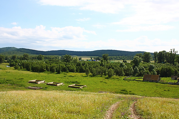 포토 JPG 해외이미지 밭 자연 하늘 산 주택 풍경 사람없음 야외 초록색 여름 파란색 마을 계곡 봄 시골 작음 언덕 해외포토 계절 컬러 농업 건물 크기 생태계 파일형식 이미지허브