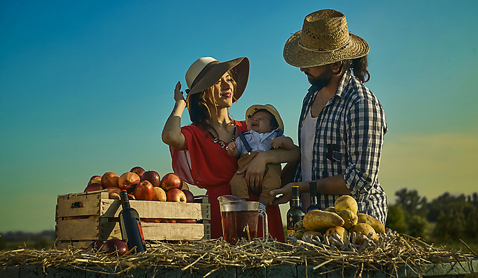 포토 JPG 해외이미지 백인 라이프스타일 계절 여자 남자 행복 어린이 음식 밭 농업 채소 가족 청소년 자연 엄마 함께함 사람 앉기 소년 성인 사람없음 야외 농작물 햇빛 농장 바구니 우정 기쁨 수확 농촌 잡기 볏짚 농부 유기농 밀짚 해외포토 서양인 직업 웰빙 감정 산업 컨셉 관계 모션 생활 친구 태양 시골 짚 생태계 파일형식 이미지허브