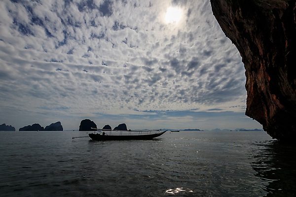 포토 JPG 해외이미지 공원 아시아 바다 섬 여행 태국 자연 하늘 산 풍경 사람없음 초록색 물 여름 파란색 바위 만 보트 석호 석회암 안다만 이국적 터키석 파라다이스 푸켓 유대감 해외포토 자연요소 계절 공공시설 나라 컬러 배_교통 암석 돌_바위 보석 생태계 파일형식 이미지허브