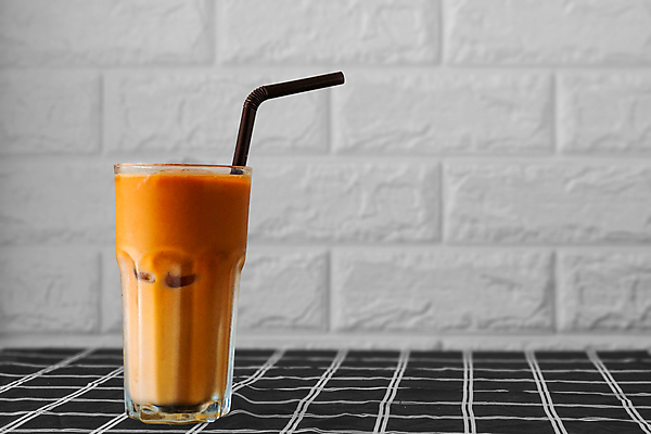 포토 JPG 해외이미지 전통 문화 커피 음료 음식 백그라운드 오렌지 태국 유리 탁자 휴식 건강 요리 동양인 사람없음 컵 초록색 물 갈색 식당 얼음 검은색 카페 우유 추위 흰색 신선 액체 붓기 달콤 맛 시원함 설탕 크림 큐브 상쾌 튜브 밀짚 라떼 해외포토 자연요소 식기 감정 아시아 컬러 가구 컨셉 과일 모션 재질 유제품 인종 상점 짚 파일형식 이미지허브