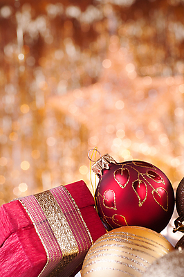 포토 JPG 해외이미지 전통 계절 별 리본 백그라운드 크리스마스 겨울 공 휴가 불꽃 전등 새해 기념 선물 사람없음 장식 빨간색 빛 반짝임 상자 컬러풀 파티 축제 활발 장식볼 축하 원형 황금 소프트포커스 12월 연도 부드러움 블러 카피스페이스 해외포토 자연요소 도형 기념일 컬러 컨셉 모션 불 조명 촬영기법 이벤트 공백 감각 날짜 파일형식 이미지허브