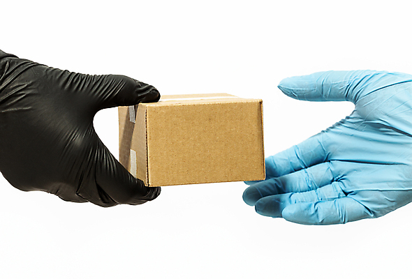 포토 JPG 해외이미지 손 장갑 2 비즈니스 노동자 주택 관리 안전 사람 사람없음 쇼핑 상자 표현 바이러스 배달원 보호 상품 종업원 고객 배송 서비스 흰배경 주기 팩 패키지 질서 온라인 적재 판지 분배 위생관리 전염병 해외포토 직업 잡화 백그라운드 컨셉 모션 건물 신체부위 화장품 흰색 예절 질병 파일형식 이미지허브