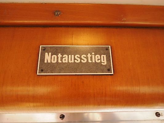 포토 JPG 해외이미지 유럽 여행 교통시설 출입구 독일 사람없음 수확 긴급 사인 복고 전차 선로 옛날 유럽연합 해외포토 나라 육상교통 교통 농업 대중교통 시설 파일형식 이미지허브