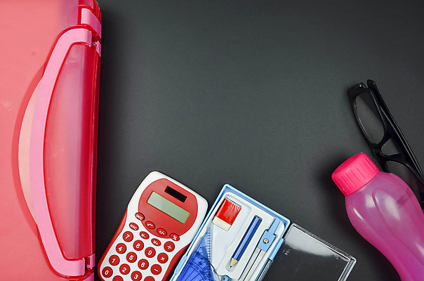 포토 JPG 해외이미지 디자인 교육 종이 안경 백그라운드 컨셉 비즈니스 배낭 학교 탁자 문구용품 창조 사람없음 책 스터디 컬러풀 연필 펜 우주 쪽지 공책 침묵 장비 계산기 직물 플랫 정상 큼 가득함 책상 오브젝트 위치 강렬 고립 미니멀 해외포토 잡화 컬러 가구 가방 학용품 학습 필기구 소리 크기 파일형식 이미지허브