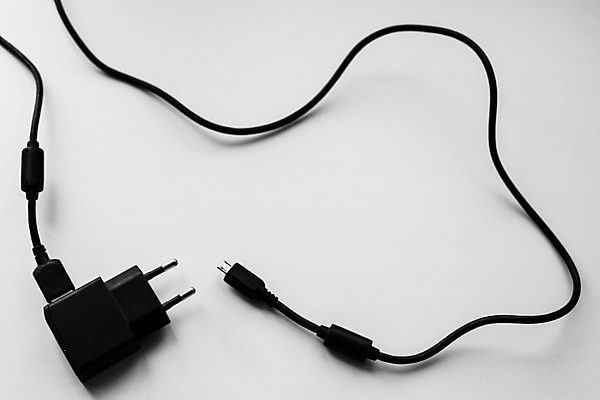 포토 JPG 해외이미지 선 백그라운드 컨셉 오렌지 통신 모바일 사람없음 목재 파란색 스마트폰 핸드폰 컴퓨터 우주 디지털 자료 침묵 장비 흰색 네트워크 플랫 플러그 정상 연결 플라스틱 USB 전화기 스마트 오브젝트 전자 위치 철사 온라인 고립 요금 충전기 하드웨어 해외포토 나무 컬러 과일 재료 재질 전자제품 스마트기기 기계 소리 충전 파일형식 이미지허브