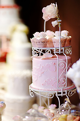 포토 JPG 해외이미지 전통 디자인 꽃 행복 리본 음식 분홍색 결혼 백그라운드 탁자 결혼식 디저트 사탕 사랑 사람없음 장식 빛 파티 귀여움 케이크 식당 얼음 식사 희망 빵집 흰색 축하 우아함 달콤 맛 설탕 컵케이크 먹기 크림 묘사 설정 접수 파스텔톤 프로스팅 해외포토 자연요소 식물 감정 컬러 가구 컨셉 모션 이벤트 상점 제빵 파일형식 이미지허브