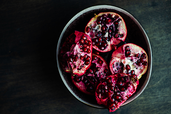 포토 JPG 해외이미지 음식 백그라운드 과일 재료 탁자 건강 사람없음 목재 빨간색 시골 신선 사발 맛 유기농 숙성 카피스페이스 해외포토 나무 웰빙 컬러 가구 컨셉 공백 사기그릇 파일형식 이미지허브