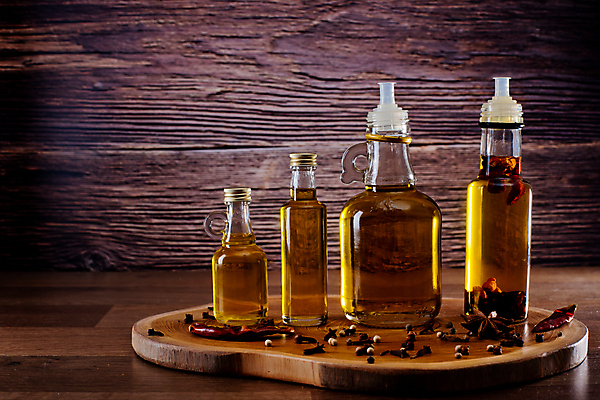 포토 JPG 해외이미지 전통 음식 백그라운드 다이어트 재료 탁자 건강 요리 사람없음 목재 노란색 우주 주방 검은색 식사 이탈리아 시골 신선 허브 향신료 유기농 올리브 날것 아로마 향 후추 내추럴 생식 해외포토 나무 식물 웰빙 열매 유럽 컬러 가구 향미료 파일형식 이미지허브