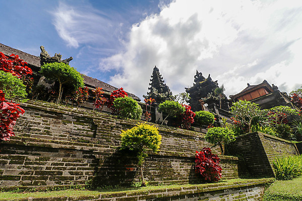 포토 JPG 해외이미지 나무 구름 전통 아시아 종교 문화 여행 건축양식 하늘 지붕 파노라마 동양인 인종 풍경 사람없음 건물 조각상 여행객 일출 탑 일몰 새벽 바위 사찰 역사 정상 발리 인도네시아 천연기념물 사리탑 숭배 신앙심 옛날 힌두교 해외포토 자연요소 식물 건축물 건축 나라 섬 종교건축 촬영기법 사람 조형물 노을 돌_바위 파일형식 이미지허브