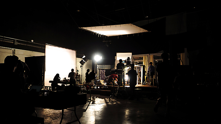 포토 JPG 해외이미지 직업 실루엣 산업 백그라운드 사람 사람없음 빛 세트 카메라 디지털 스크린 촬영 텔레비전 장비 흰색 업무 작업 점 발사 승무원 영화관 필름 영화 상업 클립 만들기 장면 동영상 책임자 해외포토 컬러 모션 문화예술 촬영기법 전자제품 극장 파일형식 이미지허브