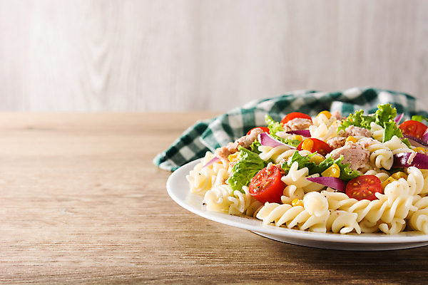 포토 JPG 해외이미지 접시 음식 다이어트 토마토 채소 탁자 양파 파스타 건강 옥수수 사람없음 목재 빨간색 초록색 샐러드 신선 맛 상추 참치 향신료 점심식사 마카로니 채식주의자 핸드메이드 비건 해외포토 나무 식기 컬러 가구 컨셉 재료 곡류 서양음식 어류 식사 채식 파스타면 향미료 파일형식 이미지허브