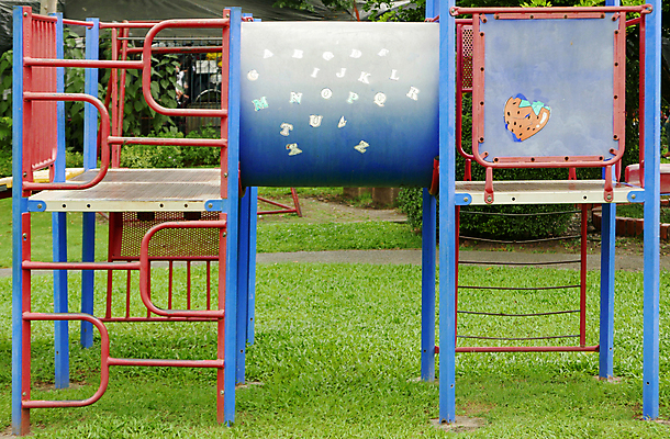 포토 JPG 해외이미지 공원 행복 어린이 백그라운드 장난 놀이 사람없음 야외 목재 빨간색 초록색 여름 파란색 컬러풀 장난감 운동 노란색 금속 장비 수확 클래식 놀이터 플라스틱 복고 옛날 원예사 해외포토 나무 직업 계절 공공시설 감정 컬러 컨셉 농업 재료 재질 건강 사람 파일형식 이미지허브