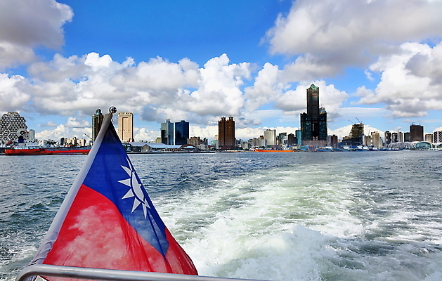포토 JPG 해외이미지 구름 파도 바다 하늘 파노라마 사람없음 물 사무실 탑 항구 고층빌딩 화물 깃발 도시 보트 서핑 대만 창고 무역 함선 상업 포트 스카이라인 수평선 해외포토 자연요소 건축물 산업 아시아 배_교통 비즈니스 교통시설 촬영기법 빌딩 운송업 수상스포츠 파일형식 이미지허브
