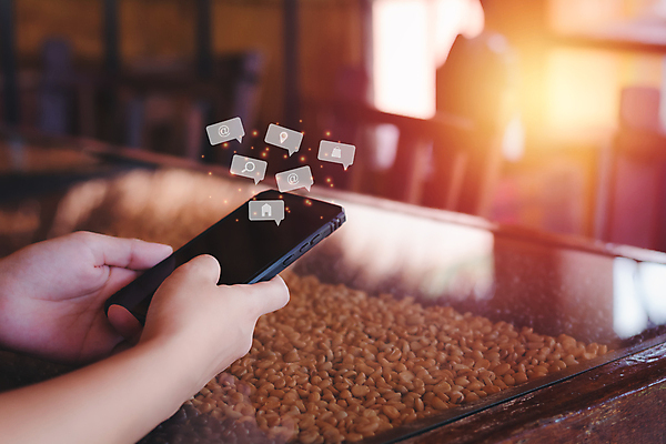 포토 JPG 해외이미지 디자인 컨셉 인터넷 일러스트 비즈니스 통신 모바일 아이디어 사람없음 스마트폰 핸드폰 컴퓨터 세트 컬러풀 세계 글로벌 알약 상점 디지털 웹 정보 네트워크 메시지 수술 어플리케이션 연결 무선전화기 심볼 오브젝트 사인 마케팅 서버 소셜 셀룰러 해외포토 컬러 의학 치료 전자제품 스마트기기 약 전화기 파일형식 이미지허브