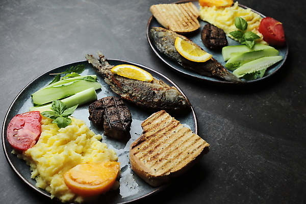 포토 JPG 해외이미지 접시 토마토 오이 실내 스테이크 요리 사람없음 레몬 토스트 생선구이 바질 건강식 감자샐러드 해외포토 식기 음식 빵 채소 과일 서양음식 내부 샐러드 구이 생선요리 파일형식 이미지허브