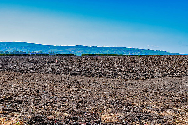 포토 JPG 해외이미지 산업 지구 밭 농업 자연 풍경 사람없음 야외 파란색 농장 농경지 환경 검은색 일몰 흙 시골 농부 땅 만취 트랙터 밭일 쟁기 수평선 세련 해외포토 직업 컬러 노을 농기계 생태계 특수차량 술취함 파일형식 이미지허브