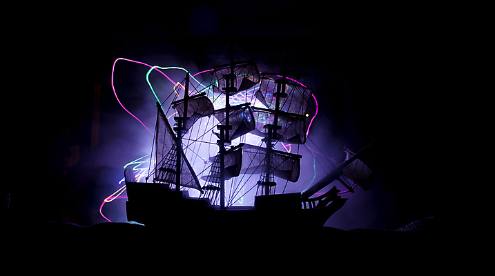 포토 JPG 해외이미지 실루엣 선 백그라운드 사람없음 빛 검은색 연기 신비 해적선 돛대 해외포토 컬러 컨셉 배_교통 촬영기법 파일형식 이미지허브