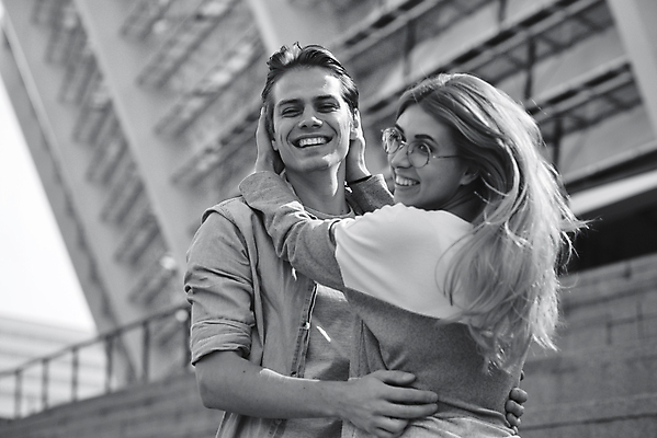 포토 JPG 해외이미지 백인 라이프스타일 커플 여자 남자 행복 2 가족 관계 포옹 휴가 새로움 함께함 사랑 웃음 사람 성인 야외 두명 친구 태양 놀람 정상 시원함 만족 감탄 우수 인기 해외포토 자연요소 서양인 감정 컨셉 안기 표정 생활 절기 파일형식 이미지허브