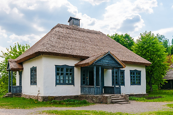포토 JPG 해외이미지 나무 전통 벽 여행 건축양식 지붕 주택 여러명 사람없음 목재 초록색 울타리 농장 여행객 문 마을 정원 봄 수확 오픈 역사 숲 작음 공예 빌라 시골집 밀짚 구식 옛날 우크라이나 해외포토 식물 계절 건축 유럽 컬러 다수 농업 재료 사람 취미 건물 담장 짚 크기 파일형식 이미지허브