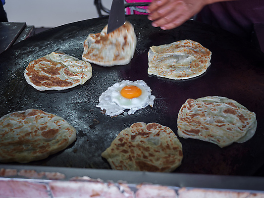 포토 JPG 해외이미지 전통 아시아 음식 빵 이동 비즈니스 재료 모션 디저트 거리 관리 요리 동양인 사람없음 주방 식당 계란 요리사 식사 튀김 흰색 신선 뜨거움 시장 닫기 아침식사 이슬람교 인도인 준비 만들기 밀가루 지역 남쪽 길거리음식 블러 인기 핸드메이드 해외포토 외국인 직업 나라 종교 컬러 컨셉 인종 상점 알 가루 방향 파일형식 이미지허브