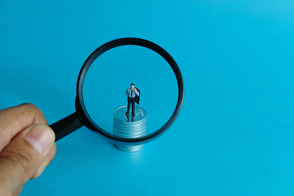 포토 JPG 해외이미지 응시 백그라운드 컨셉 돈 비즈니스 유리 돋보기 서기 사람 사람없음 금융 경제 장난감 숫자 판매 쌓기 동전 미니어처 성장 업무 비즈니스맨 시장 계획 주식 검색 무역 투자 이익 해결 회계 대출 빚 경영 세금 수입 위기 해외포토 문자 시선 남자 산업 모션 재질 모형 작업 직장인 재산 파일형식 이미지허브