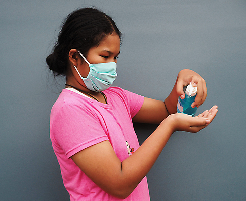 포토 JPG 해외이미지 1 여자 얼굴 컨셉 건강 가면 한명 안전 사람 동양인 청춘 약 고통 바이러스 보호 질병 감염 고립 해외포토 감정 의학 인종 신체부위 파일형식 이미지허브