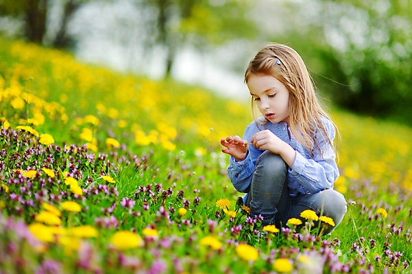 포토 JPG 해외이미지 라이프스타일 드레스 공원 꽃 행복 어린이 백그라운드 밭 과일 자연 놀이 부활절 한명 웃음 잔디 야외 초록색 여름 노란색 유행 정원 보라색 봄 벚꽃 흰색 개화 달콤 민들레 원예 파스텔톤 해외포토 식물 1 옷 계절 공공시설 기념일 감정 컬러 농업 표정 사람 취미 생활 맛 생태계 파일형식 이미지허브