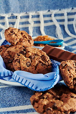 포토 JPG 해외이미지 접시 어린이 음식 다이어트 재료 디저트 주택 건강 요리 사람없음 갈색 노란색 쿠키 주방 초콜릿 숟가락 검은색 어둠 활발 우유 조미료 달콤 맛 아침식사 크리스탈 가루 설탕 굽기 묘사 질감 아로마 칼로리 코코아 내추럴 단백질 영양분 정물화 짠맛 페스츄리 해외포토 식기 음료 빵 컬러 컨셉 유제품 수저 사람 건물 식사 광석 구이 그림 영양소 향미료 파일형식 이미지허브