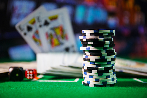 포토 JPG 해외이미지 사람없음 아웃포커스 트럼프 포커칩 도박 카지노 주사위 포커 해외포토 촬영기법 놀이용품 게임 파일형식 이미지허브